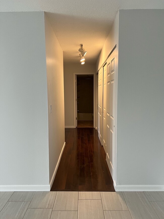 Building Photo - 941 11th Ave S