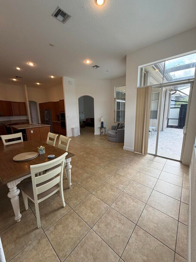 Building Photo - 10440 Cypress Lakes Preserve Dr