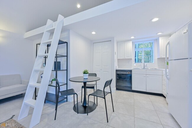 Building Photo - 1146 Oakdale Rd NE