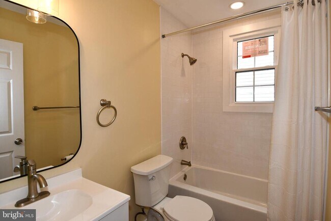 Building Photo - 5523 Halwis St