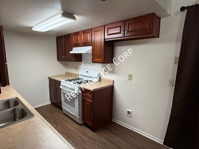 Building Photo - 1303 W Ave J 4