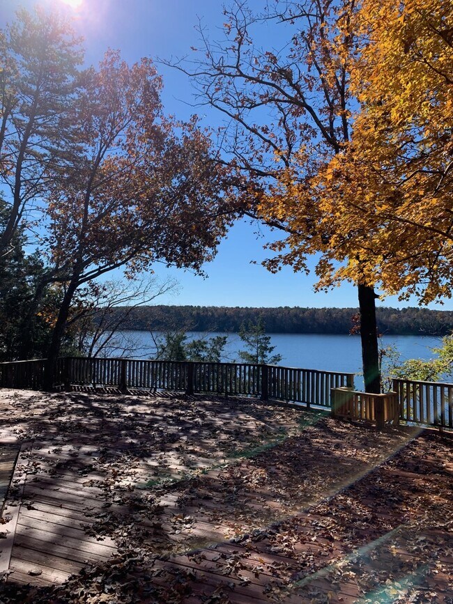 Building Photo - 2 Old North River Pt