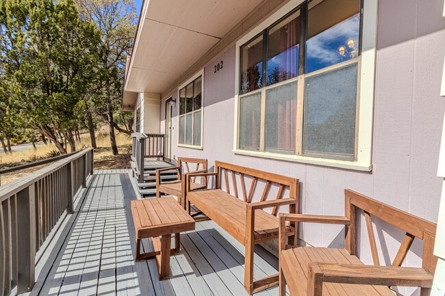 Building Photo - 202 Warwick Dr