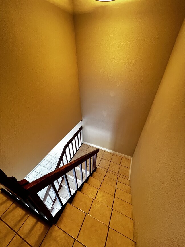 Building Photo - 1702 Park Meadows Dr