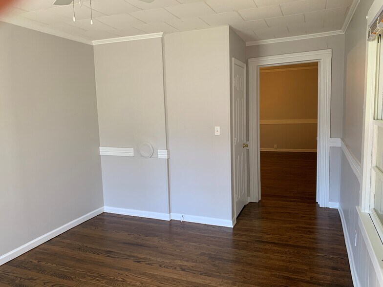 Building Photo - 204 W College Ave