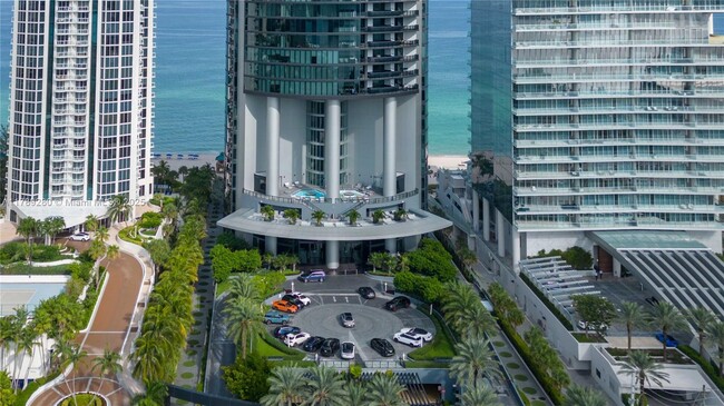 Building Photo - 18555 Collins Ave