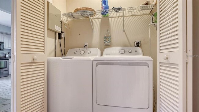 Building Photo - 7320 Golf Pointe Cir