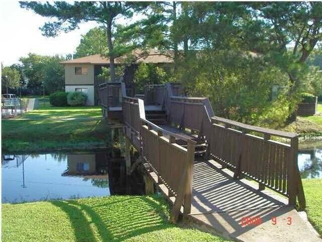 Building Photo - 2 BA/2 BR Condo in West Ashley