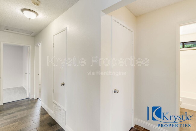 Building Photo - 1366 Matthew Dr