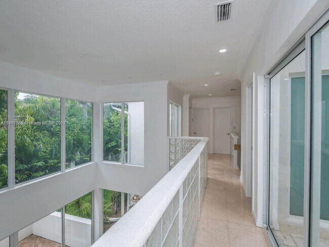 Building Photo - 4000 Alhambra Cir