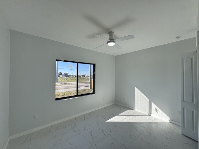 Building Photo - 1027 Kismet Pkwy