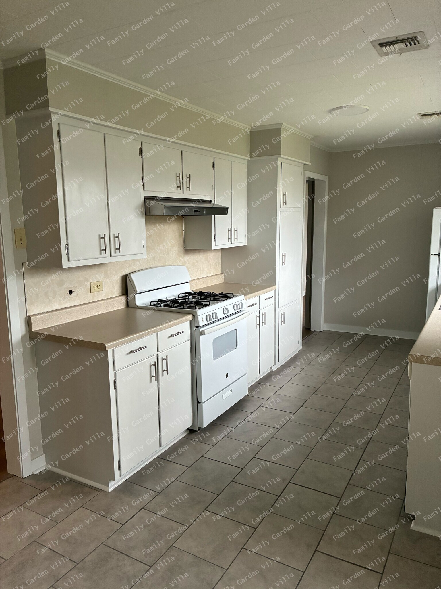 Building Photo - 1836 Ridgefield Ave