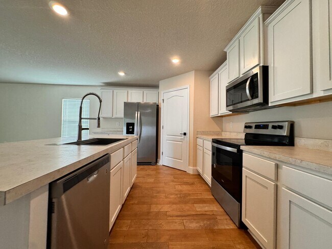 Building Photo - 2488 Beachview Dr