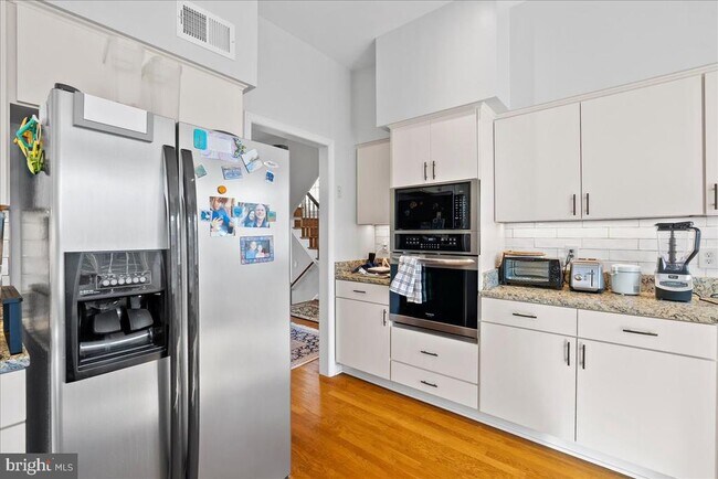 Building Photo - 2071 Van Tuyl Pl