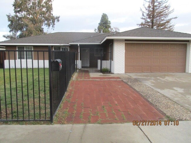 Primary Photo - 1521 Clevenger Dr