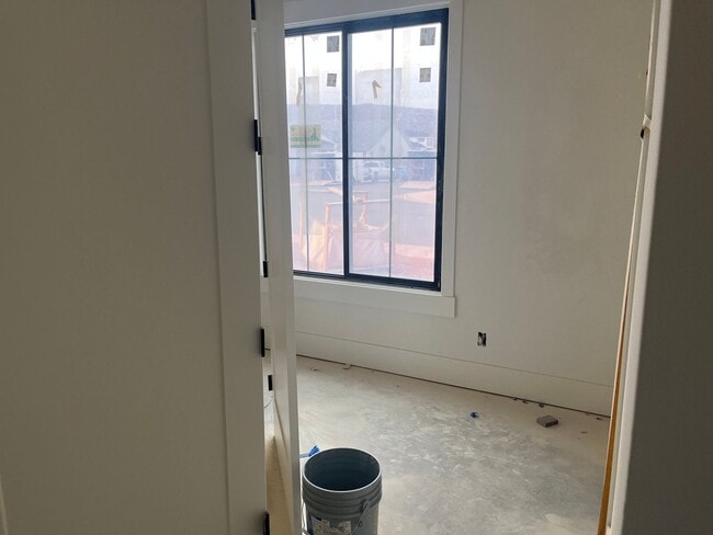 Building Photo - Awesome single story with 4 beds 4 baths and RV garage.