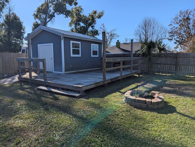 Building Photo - Lynn Haven Home with Outdoor Entertainment...