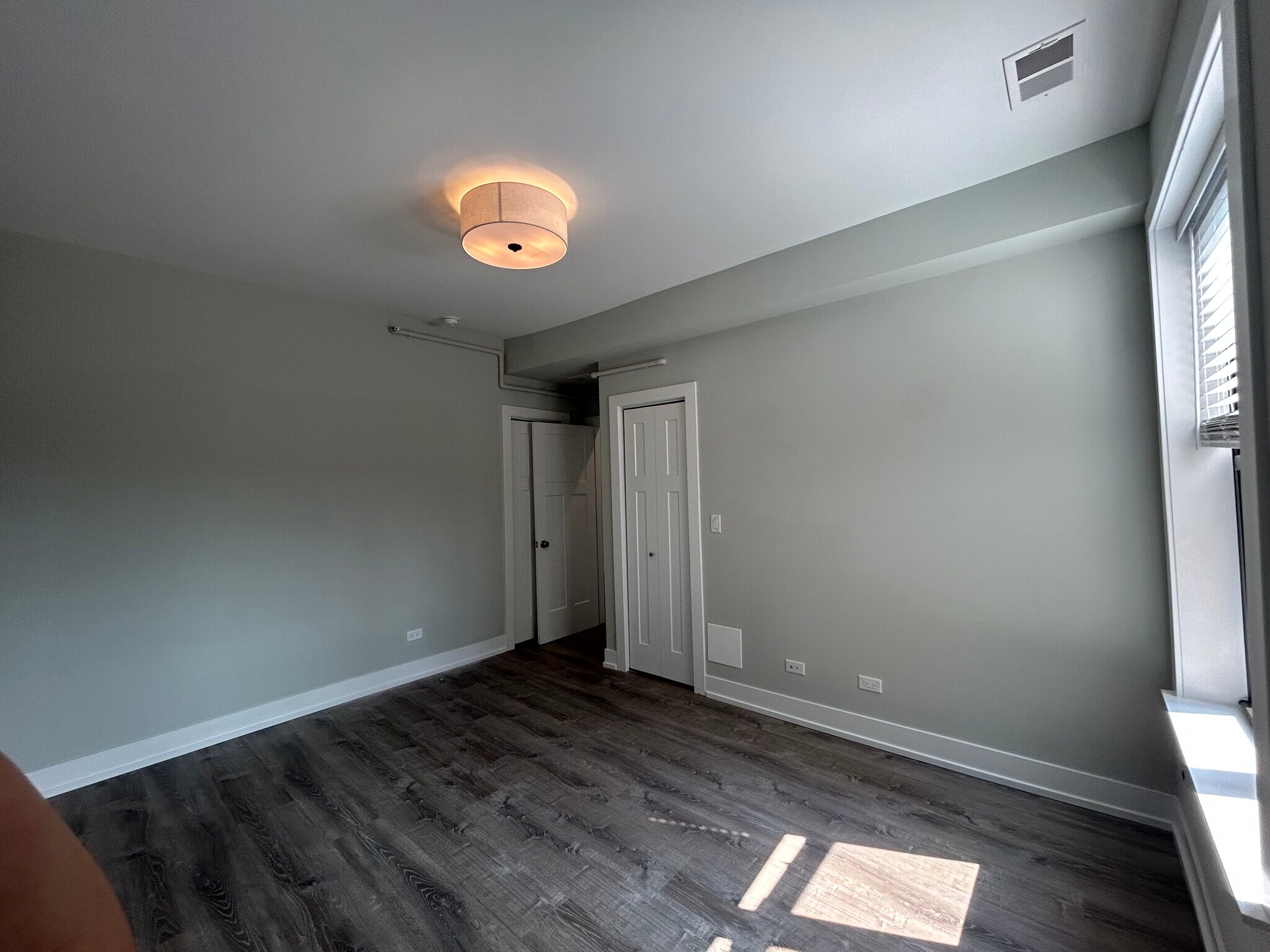 Building Photo - 1000 Crain St