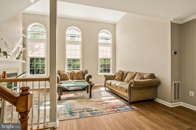Building Photo - 2430 Garnett Dr