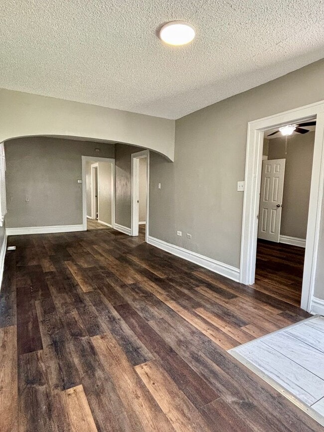 Building Photo - Cozy 3 Bedroom Home
