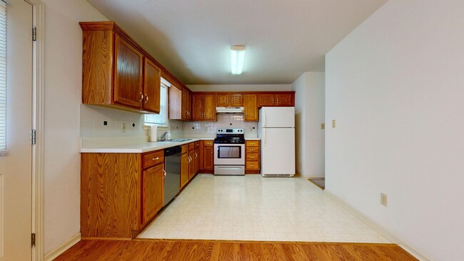 Building Photo - Charming Three Bedroom Columbia Townhome