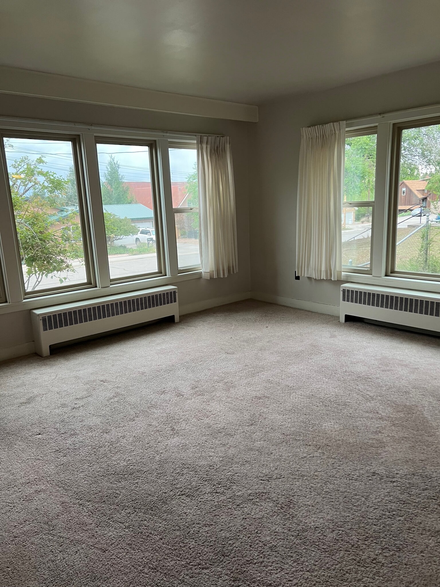 Living Room - 3413 Urban St