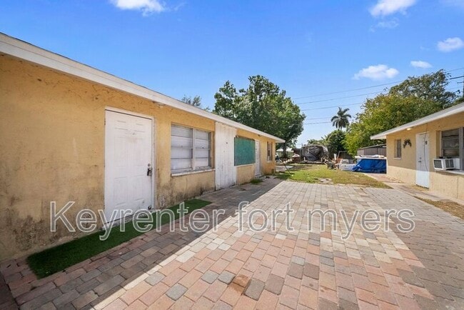 Building Photo - 464 Carolina Ave