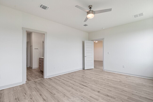 Building Photo - Beautiful 4 bedroom, 2 bathroom home in Pioneer Hill!!!