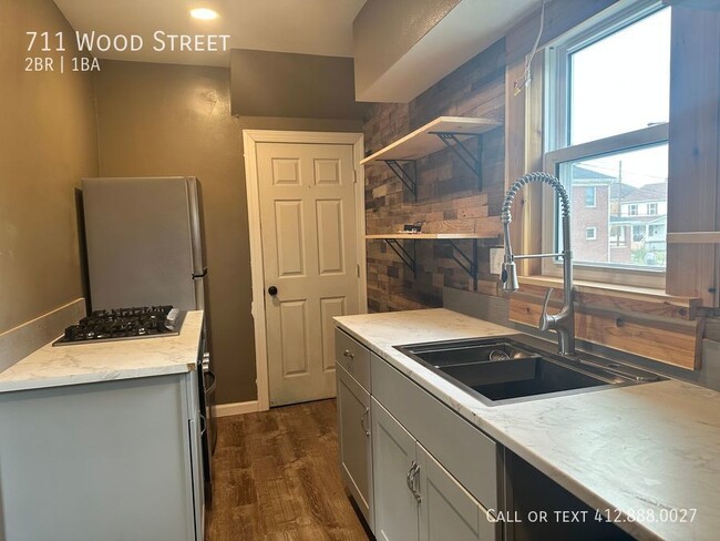 Building Photo - 711 Wood St