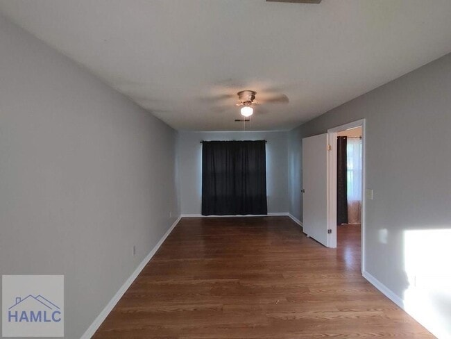 Building Photo - 633 Trevor St