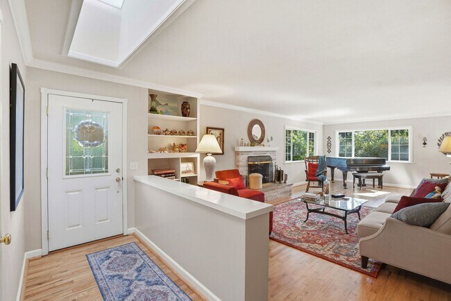 Building Photo - Lovely Monterey Single Family Home in the Mar Vista Neighborhood! (UNFURNISHED)