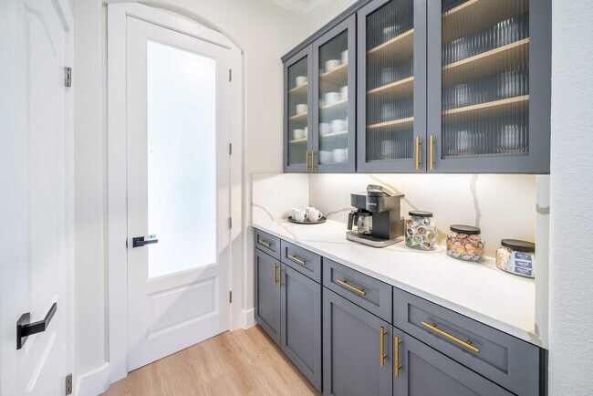 Building Photo - 8902 Feather Hill Rd