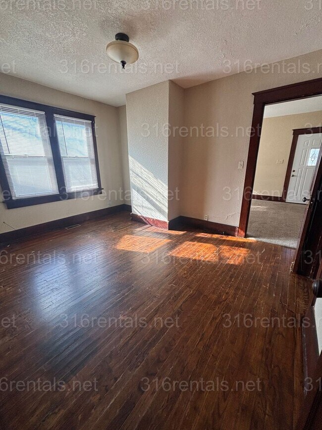 Building Photo - Rental Available NOW!