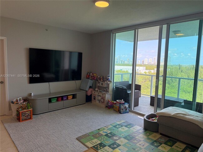 Building Photo - 15051 Royal Oaks Ln