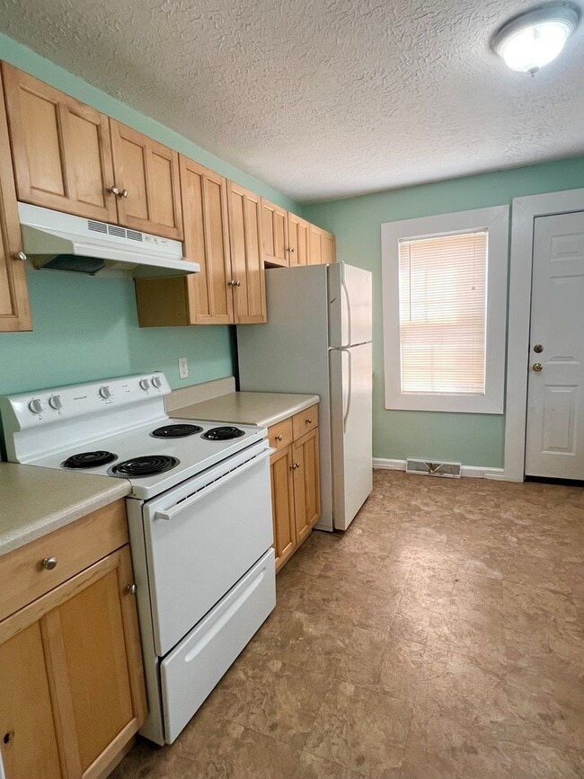 Building Photo - Cute 2 bedroom 1 bath in Asheville