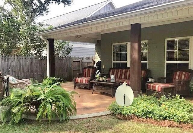 Building Photo - 409 Redbud Cir