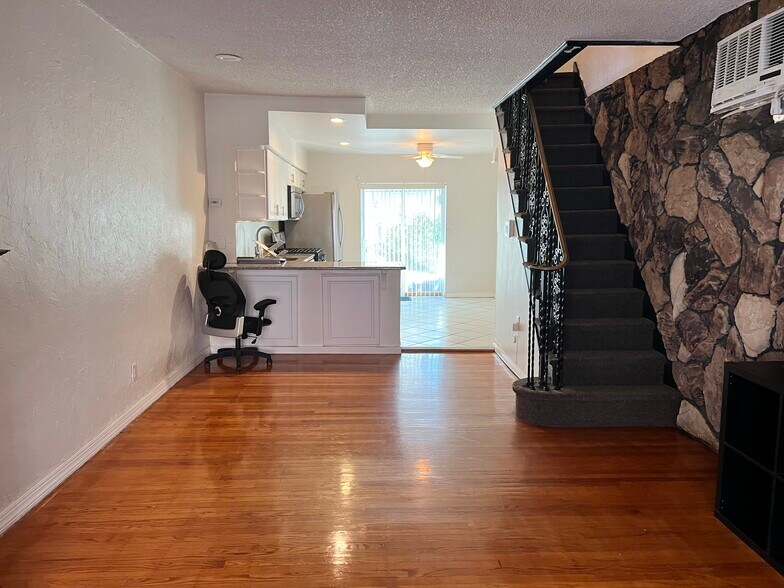 Building Photo - 2408 S Sartain St