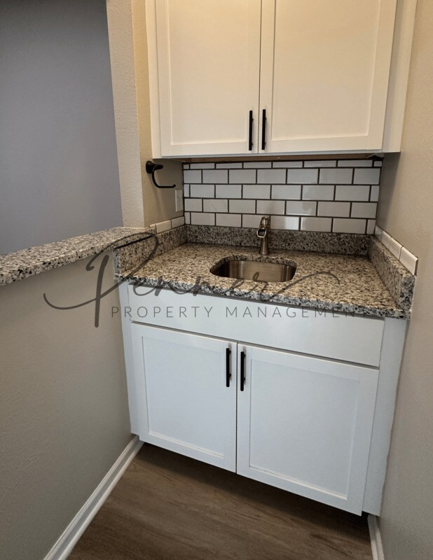 Building Photo - 105 SW 20th St