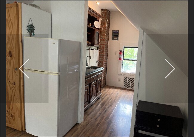 Building Photo - 25 Besch Ave