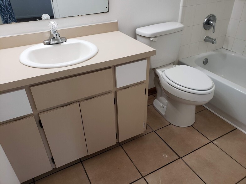 Bathroom 1 - 41 Hydrangea Ln