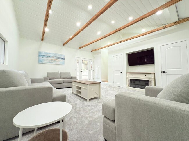 Building Photo - Luxury 3-Bedroom + Bonus Room Home in Gate...