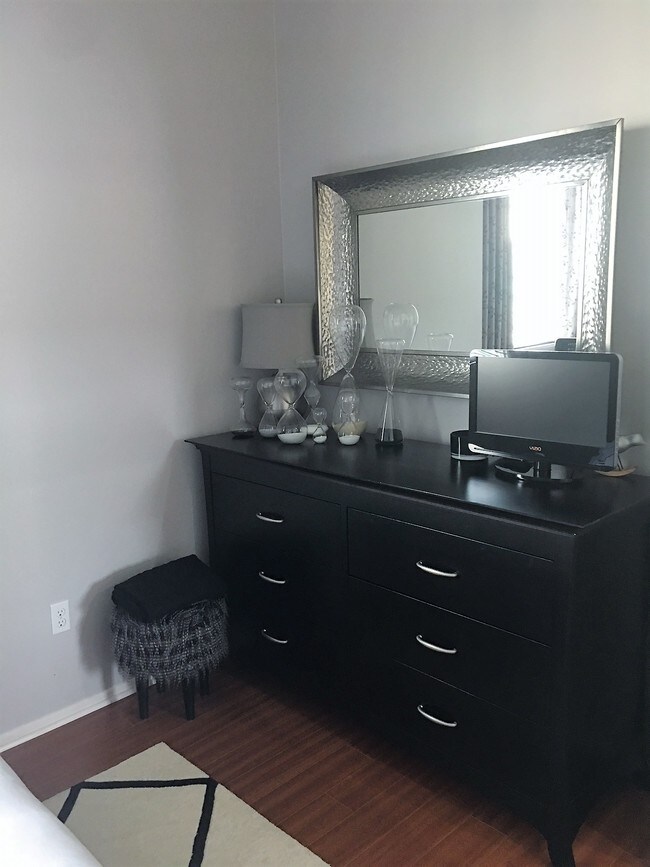 Building Photo - 5310 Colodny Dr