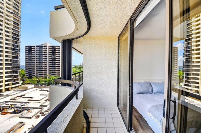 Building Photo - 4000 N Ocean Dr