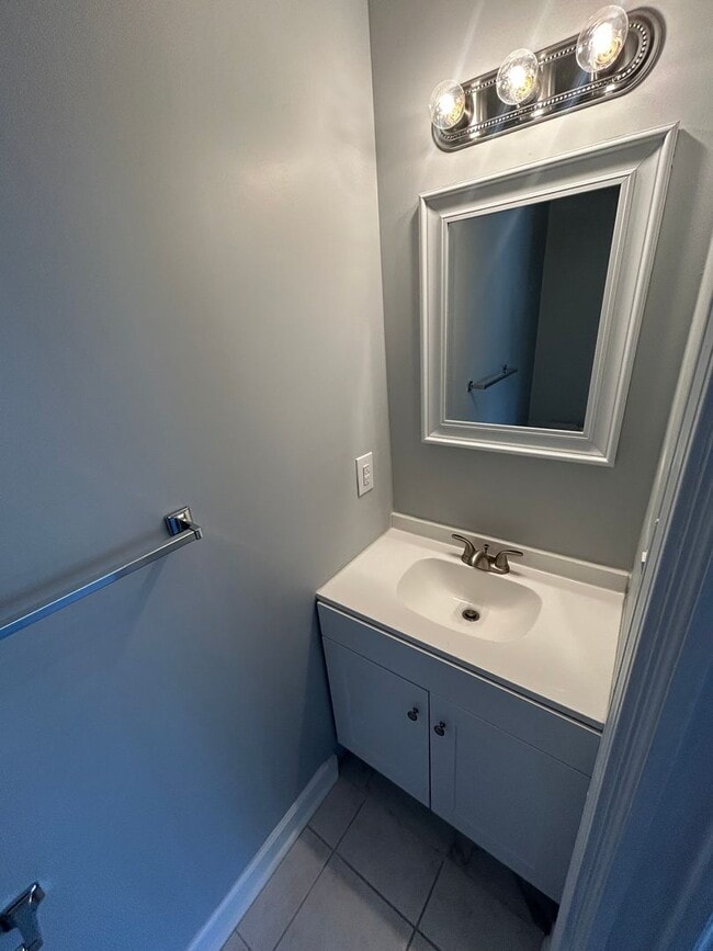 Building Photo - 1205 Tiffany Ln