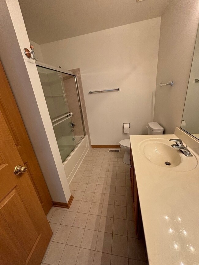 Building Photo - 2422 Golf Ridge Cir