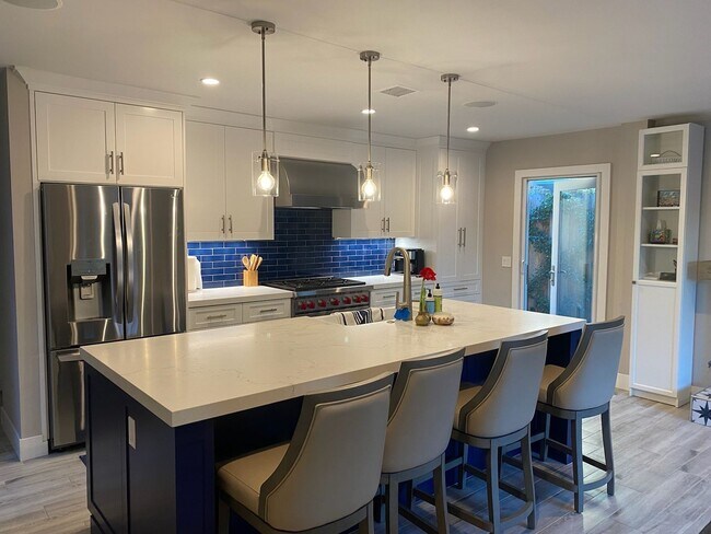 Building Photo - FURNISHED VACATION BEACH HOUSE- 30 days or more minimum