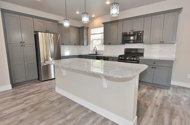 Building Photo - Immaculate North End Home