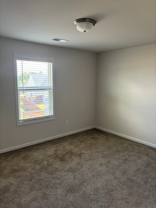 Building Photo - 28 Harvest Moon Dr