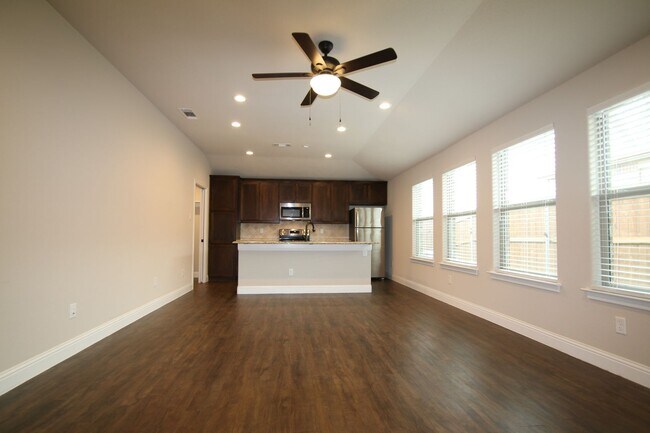 Building Photo - 1324-1328 White Sand Dr