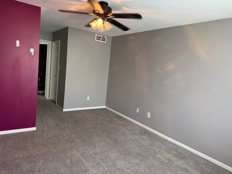 Primary bedroom - 4430 104th St